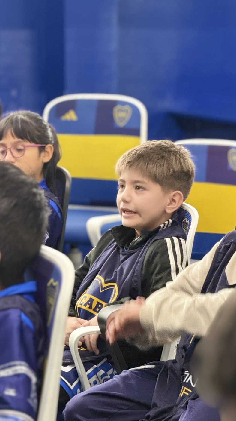 Los participantes escuchan la charla de prevención del grooming